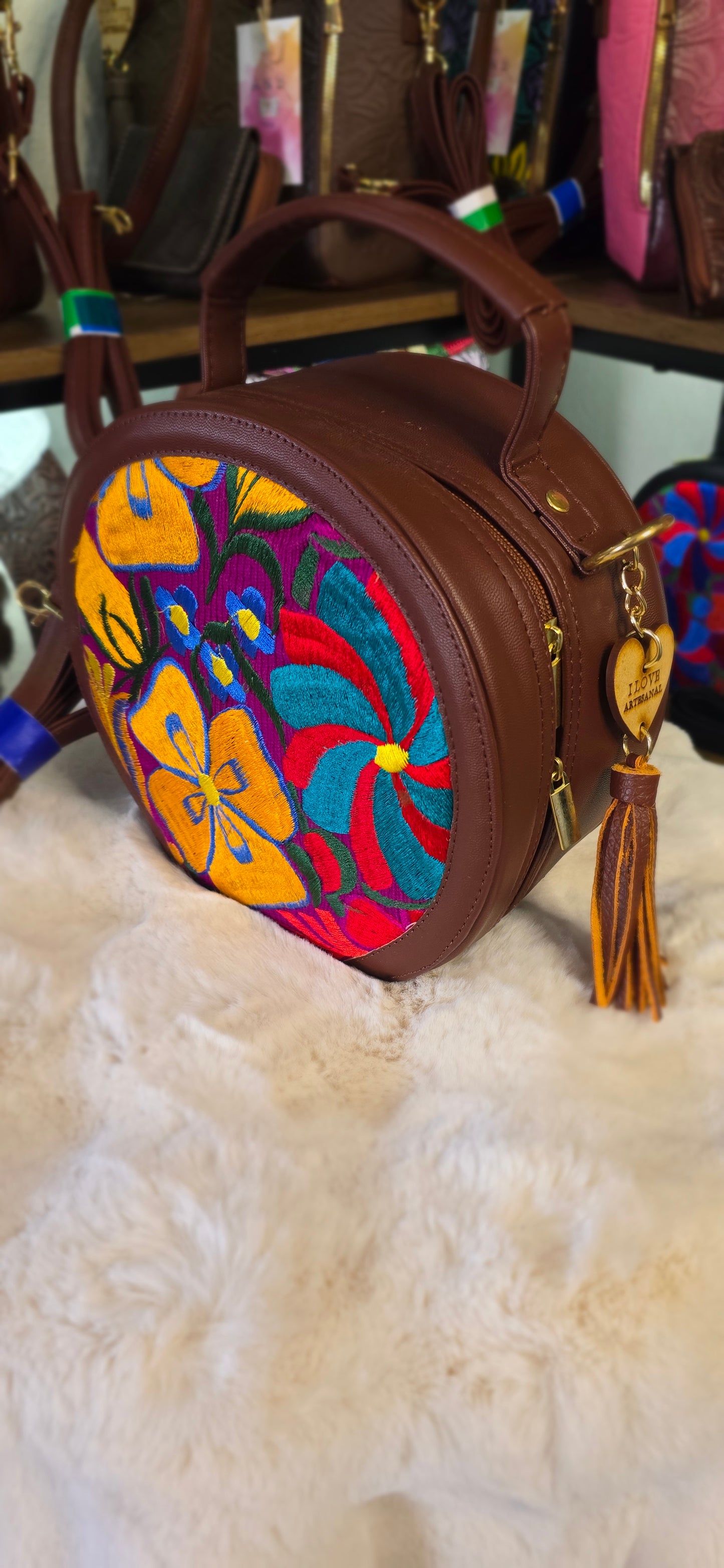 Round Crossbody Artesanal