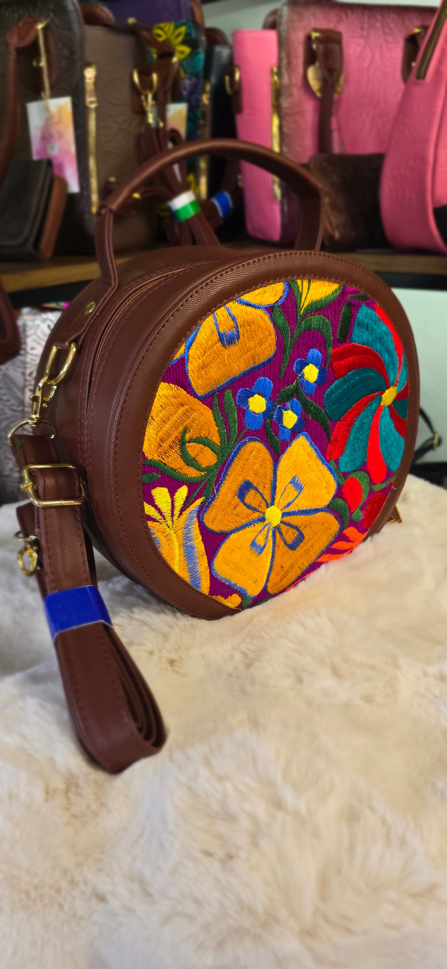 Round Crossbody Artesanal